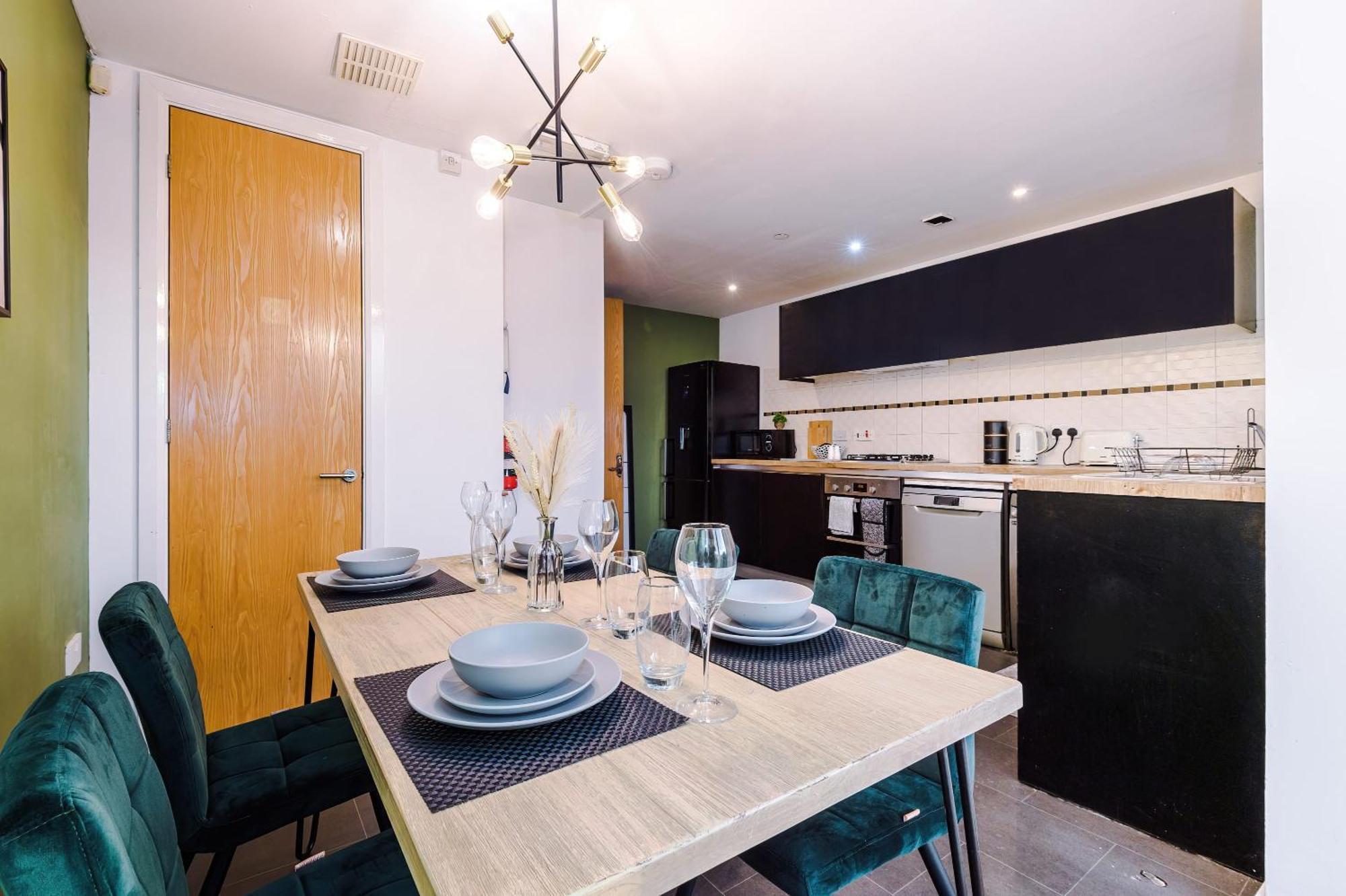 マンチェスター Rest&Recharge At A Spacious Townhouse By The Etihadヴィラ エクステリア 写真