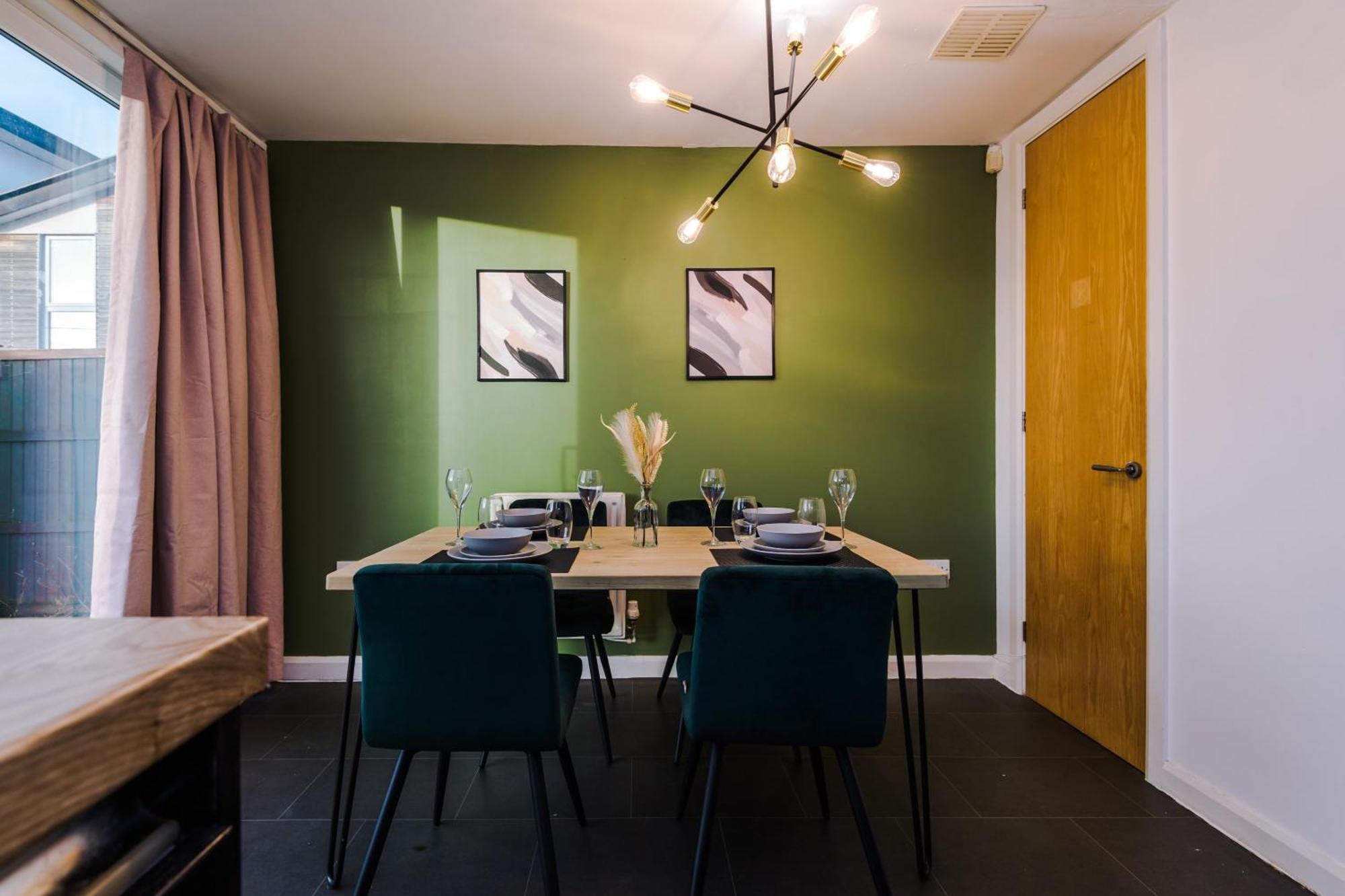 マンチェスター Rest&Recharge At A Spacious Townhouse By The Etihadヴィラ エクステリア 写真